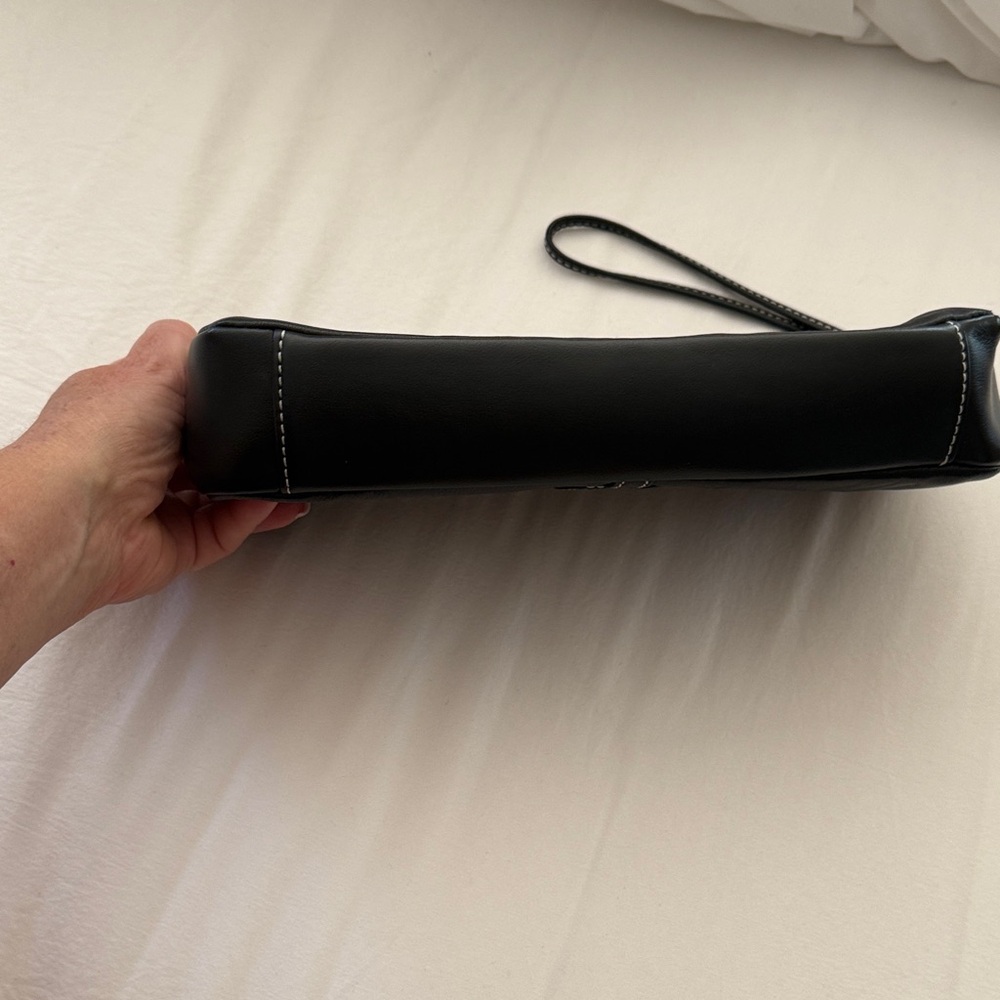 Vintage Elegant Black Clutch with Bow Detail - Picture 3 of 11